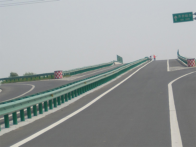 咸阳高速公路护栏的材质与规格