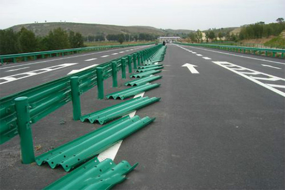 咸阳波形护栏的维护与管理确保道路安全的关键步骤