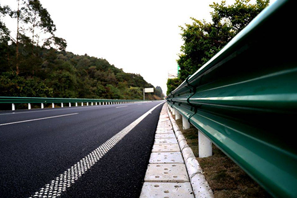 咸阳高速公路护栏的常用类型