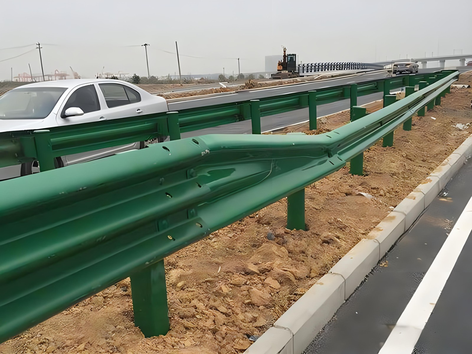 咸阳高速波形护栏板日常维护方案确保道路安全新举措